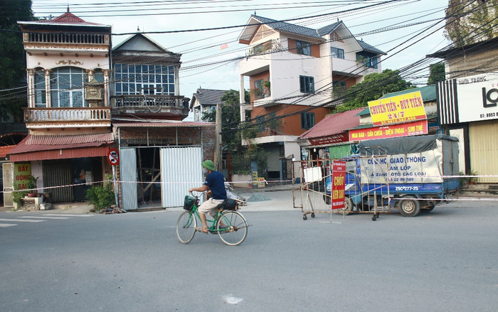 Hà Nội khẩn tìm người từng đến tiệm cắt tóc liên quan nữ cán bộ Tòa án dương tính SARS-CoV-2 Ảnh 2