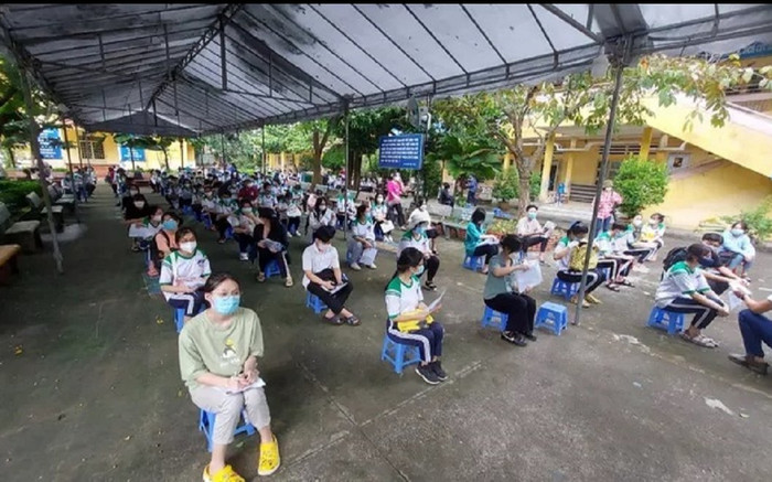 Hơn 1.200 học sinh đầu tiên của TP.HCM tiêm vaccine ngừa Covid-19 Ảnh 2