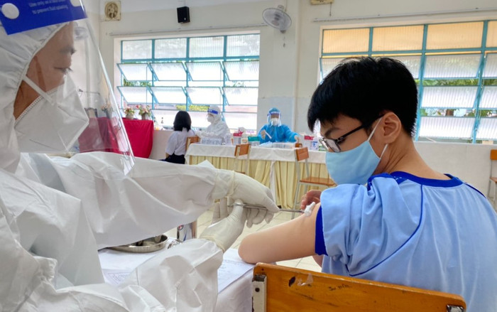TP.HCM: Hơn 300 học sinh đầu tiên trường THPT Lương Thế Vinh – Quận 1 chính thức tiêm vaccine COVID-19 Ảnh 2