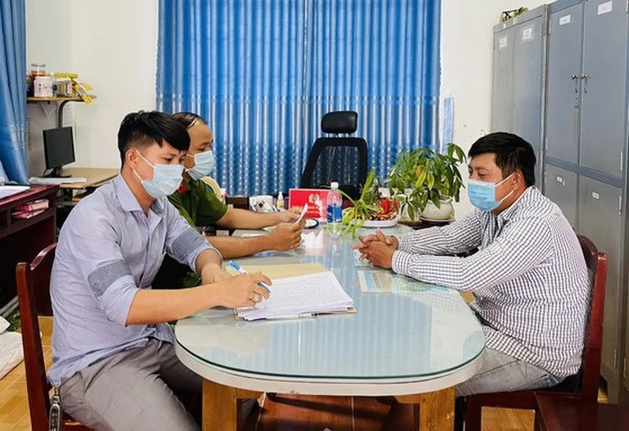 Đinh Văn Còn tại cơ quan công an