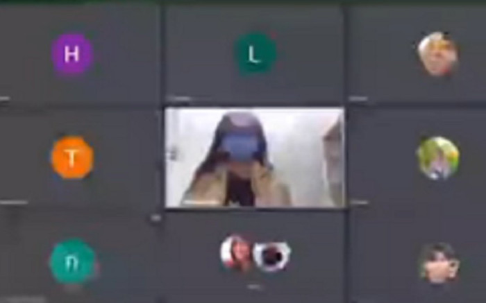 Cô giáo ngơ ngác sau màn chào tạm biệt của nữ sinh khi học online, liên tục đặt hỏi: 'Ủa gì vậy tụi em?' Ảnh 2