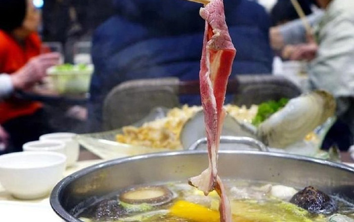 Đọc giấy nhắn của nhóm nữ sinh tới ăn lẩu, chủ cửa hàng tức tốc tới bệnh viện ngay ngày hôm sau Ảnh 2