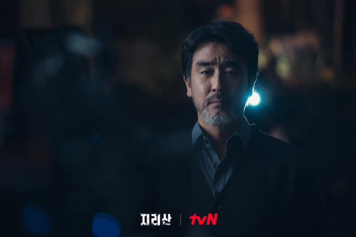 Kim Min Ho nói muốn đi tìm cha và Kang Hyun Jo muốn giúp anh ta 