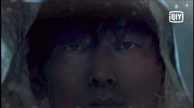 Nhưng Lee Da Won lại nhìn thấy anh ở trên núi 