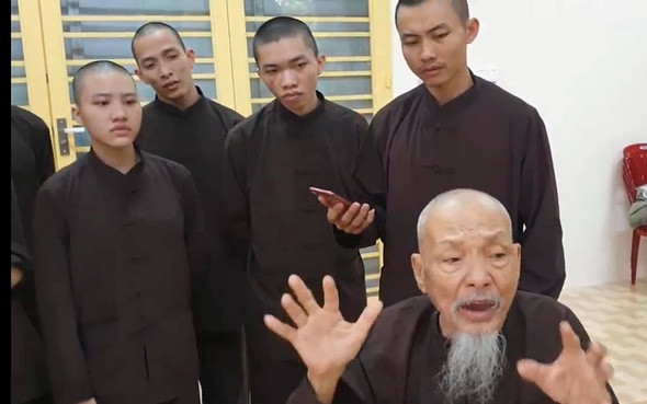 'Con trai' ông Lê Tùng Vân: 'Tôi đã tận mắt chứng kiến ông ấy qua lại với nhiều phụ nữ' Ảnh 3