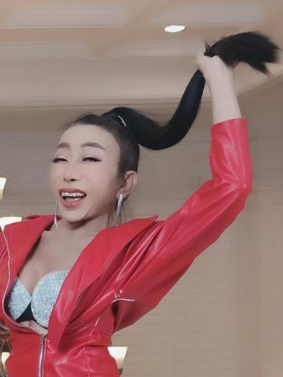 Ngoại hình mới nhất của 'người đẹp chuyển giới' Sitang Buathong khiến dân tình 'choáng váng' Ảnh 6