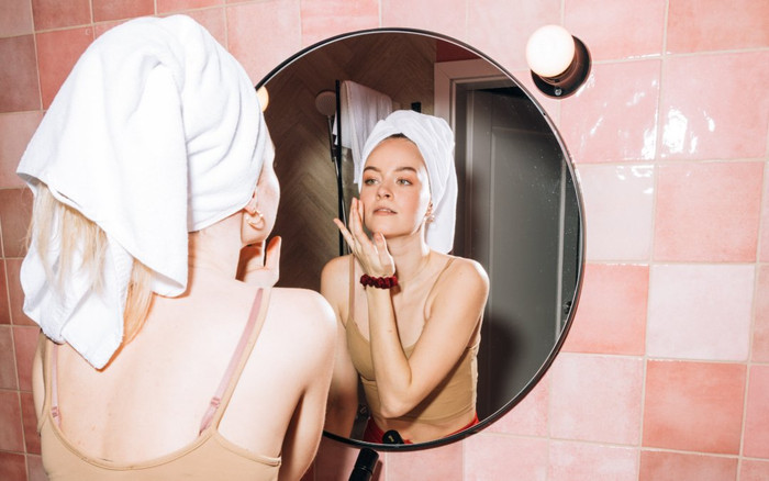 Top 10 dầu tẩy trang khiến lớp trang điểm cứng đầu nhất 'bay màu' trong 1 phút Ảnh 2