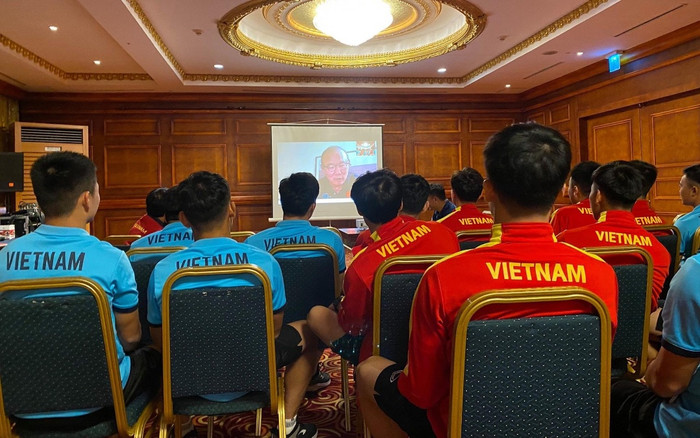 HLV Hà Nội FC của bầu Hiển nghỉ làm ở tuyển Việt Nam, ông Park họp từ xa Ảnh 2