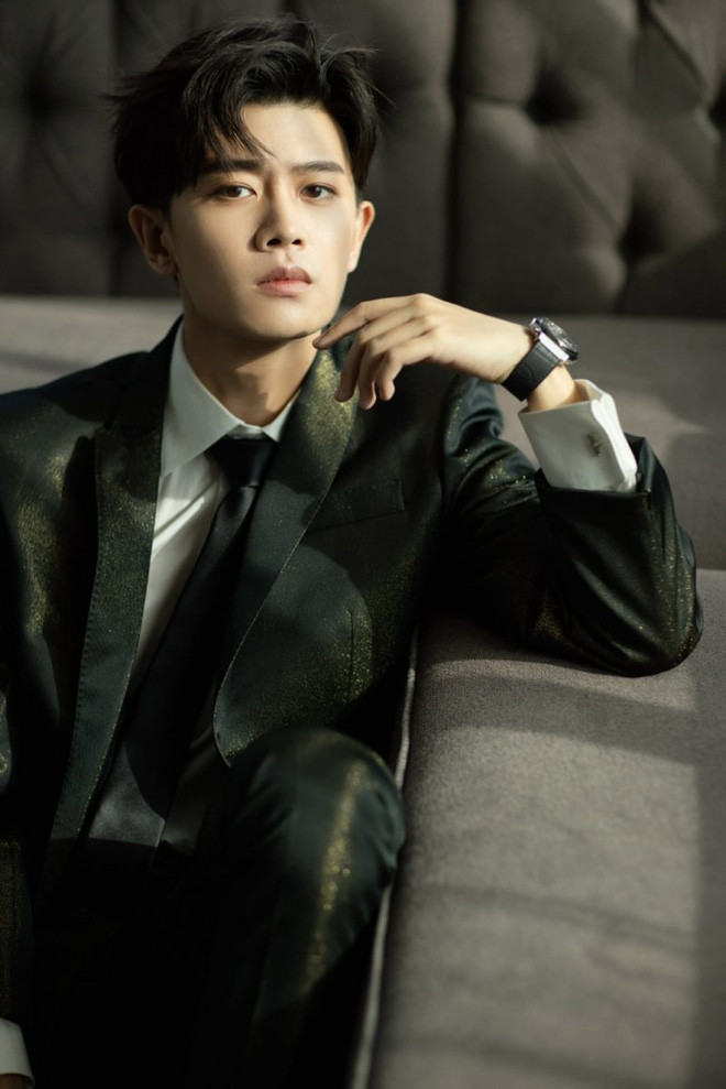 Không chỉ thành công ở con đường diễn xuất, nam diễn viên còn được khán giả yêu thích vì sở hữu giọng hát đầy nội lực và khả năng vũ đạo đáng ngưỡng mộ. Sau nhiều năm hoạt động tích cực trong nền điện ảnh Trung Hoa, Nhậm Gia Luân đã để lại nhiều ấn tượng với khán giả qua các bộ phim như Cẩm y chi hạ, Châu Sinh như cố,...