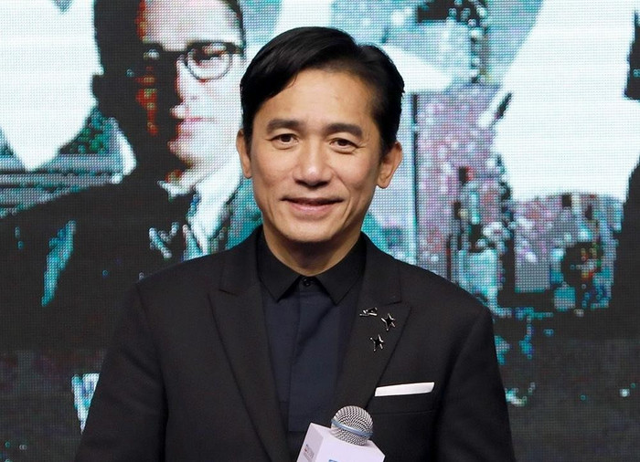 Nhắc đến nền điện ảnh Hồng Kông, không ai là không biết đến Lương Triều Vỹ, thần tượng của biết bao thế hệ khán giả cả nước lẫn quốc tế. Anh được mệnh danh là một trong những diễn viên xuất sắc nhất Châu Á mọi thời đại với vô vàn giải thưởng danh giá từng giành được. Anh còn dành được nhiều lời khen từ giới chuyên môn, các nhà phê bình phim thường ca ngợi lối diễn xuất tài tình của anh khi lột tả cảm xúc nhân vật vô cùng tinh tế, đặc biệt ở dòng phim nghệ thuật.