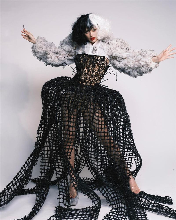 Khánh Linh đẹp ma mị, độc đáo với tạo hình Cruella đình đám.