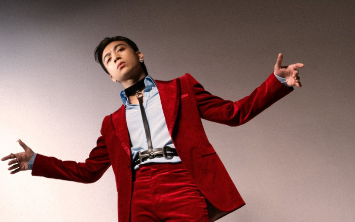 SOOBIN pose dáng ấn tượng, Cường Seven điển trai với suit lịch lãm Ảnh 2