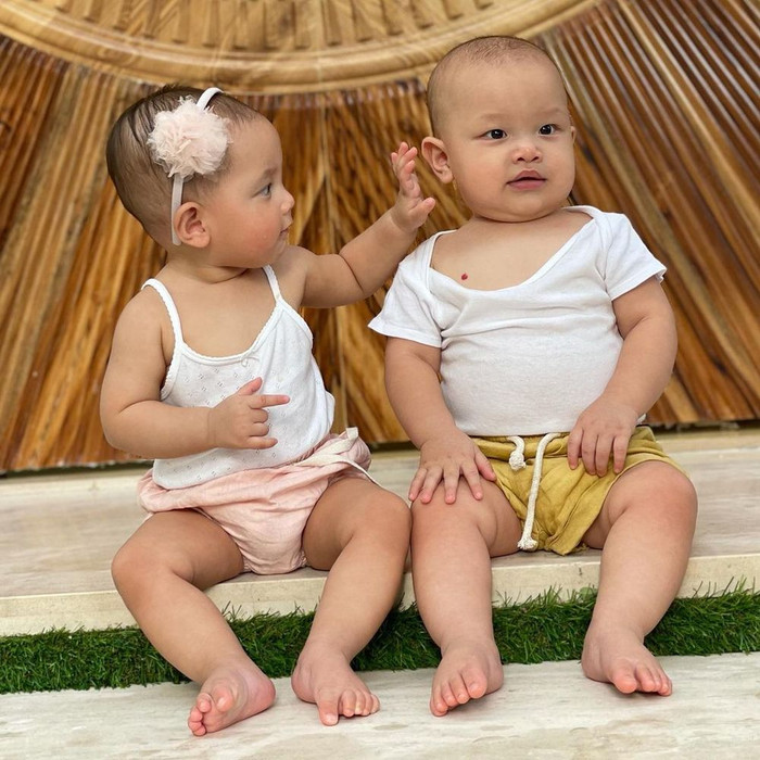 Hồ Ngọc Hà 'nhá hàng' bộ ảnh thôi nôi cưng xỉu của Lisa - Leon, thái độ 'cậu út' khiến dân tình cười ngất Ảnh 7