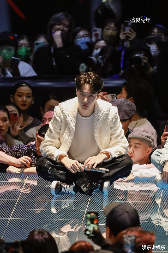 Chung kết Street Dance of China 4: Hành động này của Vương Nhất Bác làm fan xúc động Ảnh 13