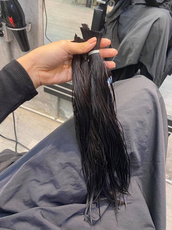 Cô còn khoe chùm tóc khá dài trên trang cá nhân khiến nhiều người tiếc nuối. 