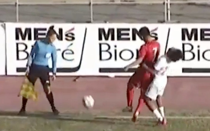 Cận cảnh cầu thủ U23 Việt Nam trình diễn 'đặc sản Võ League', may mắn thoát thẻ đỏ Ảnh 2