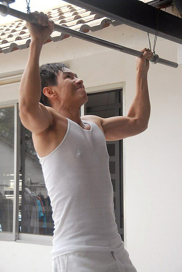 Lý Hải khiến fan 'phát ngất' vì thân hình vạm vỡ, 'múi cuồn cuộn' ở tuổi U60 Ảnh 5