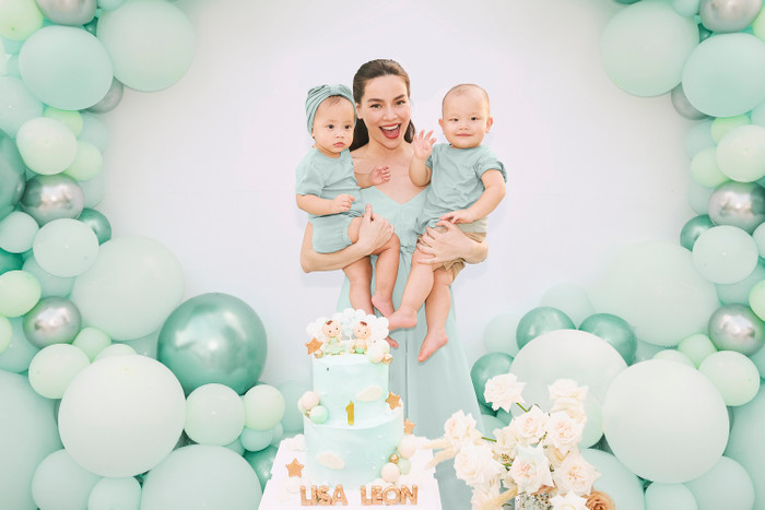 Full HD bộ ảnh gia đình Hà Hồ, 'mẹ bỉm' mặc hờ hững mà quyến rũ không tưởng Ảnh 2