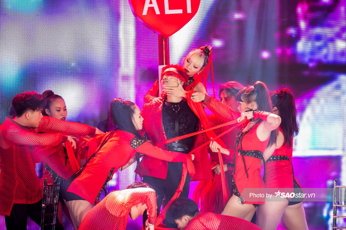 Đối đầu Han Sara sẽ là thước đo tham vọng của Ali Hoàng Dương