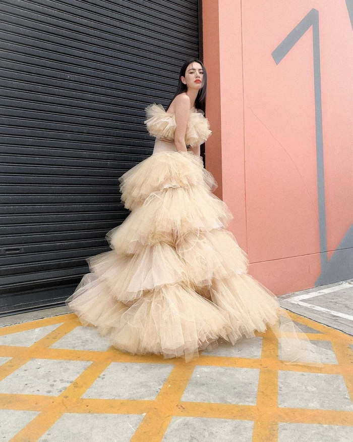 Chiếc đầm xòe cúp bồng bềnh giúp Mai Davika xinh đẹp tựa công chúa
