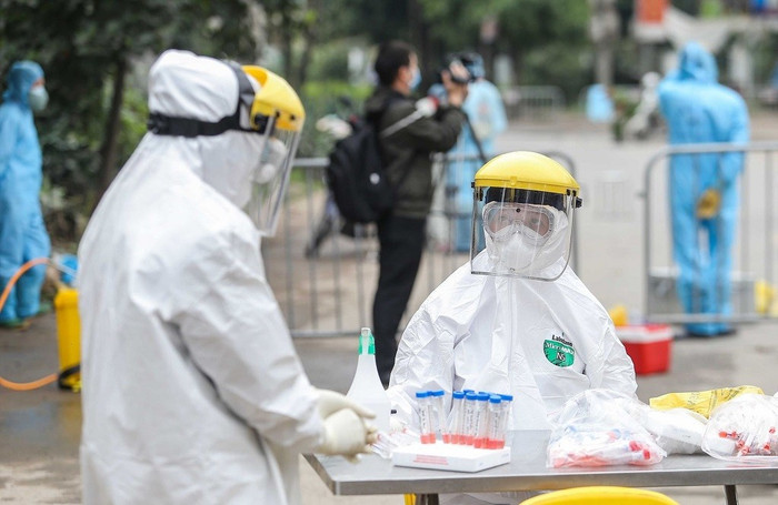 Covid-19 sáng 4/11: Tỉ lệ tử vong chiếm 2,4% số ca nhiễm; lo ngại dịch có chiều hướng xấu, nhiều địa phương có biện pháp điều chỉnh linh hoạt.