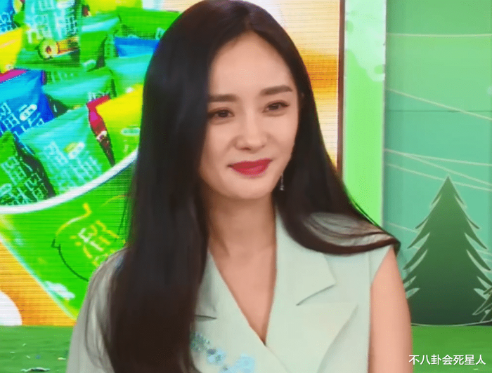 5 mỹ nhân Cbiz 'đọ' nhan sắc thật khi livestream: Triệu Lệ Dĩnh 'vượt mặt' tất cả, Nhiệt Ba 'già nua' Ảnh 21