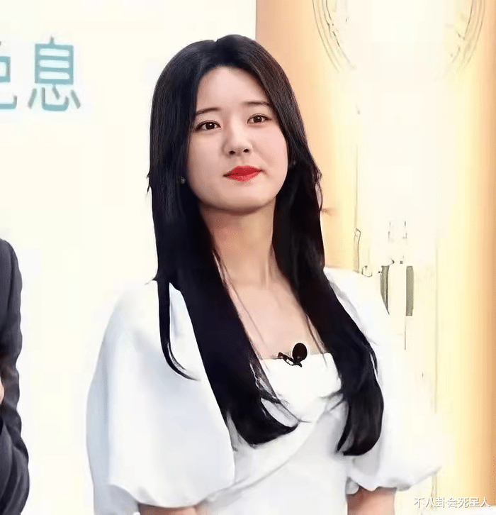 5 mỹ nhân Cbiz 'đọ' nhan sắc thật khi livestream: Triệu Lệ Dĩnh 'vượt mặt' tất cả, Nhiệt Ba 'già nua' Ảnh 29