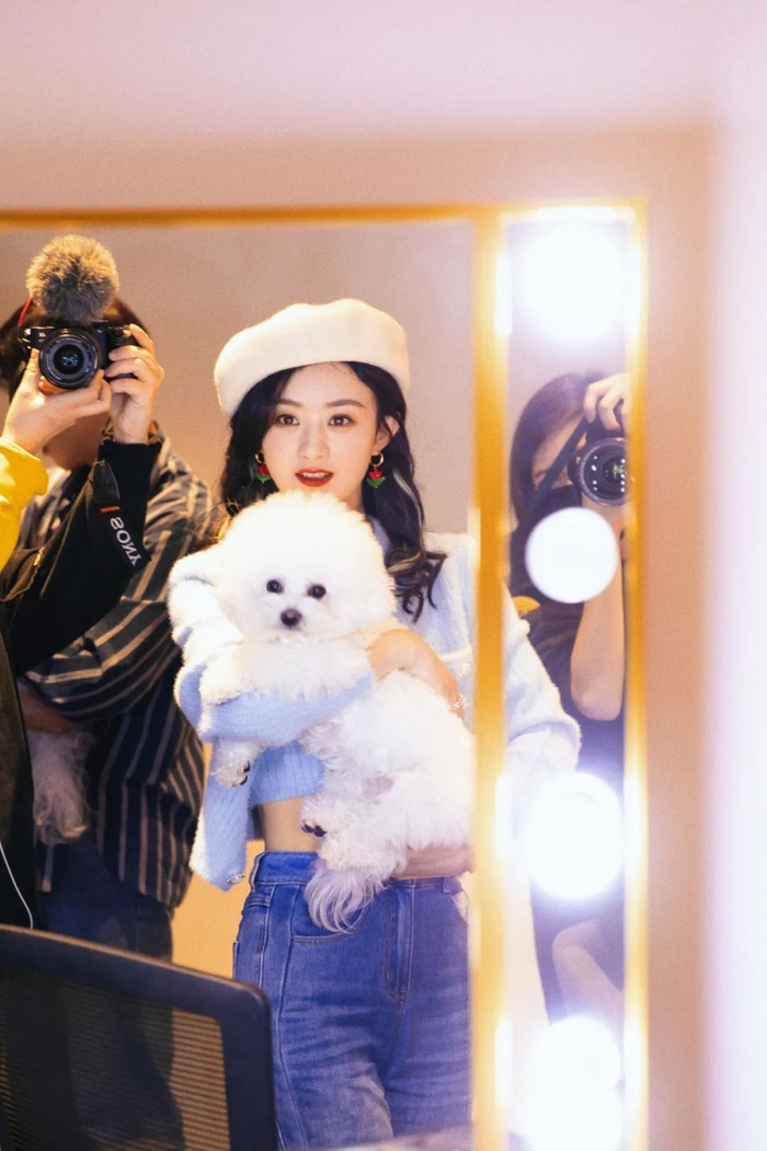 5 mỹ nhân Cbiz 'đọ' nhan sắc thật khi livestream: Triệu Lệ Dĩnh 'vượt mặt' tất cả, Nhiệt Ba 'già nua' Ảnh 7