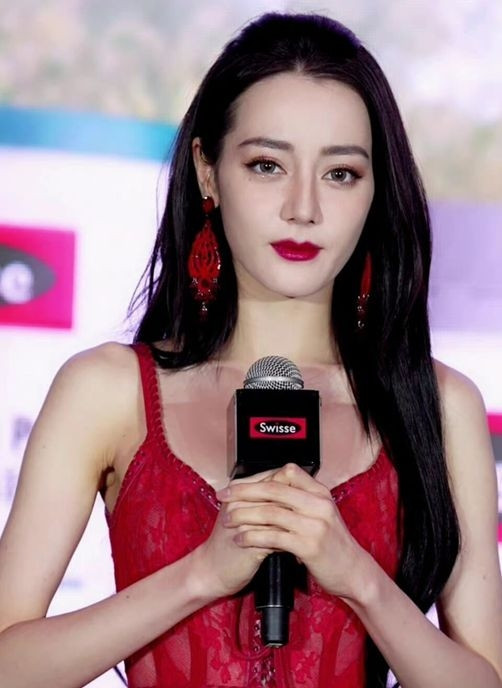 5 mỹ nhân Cbiz 'đọ' nhan sắc thật khi livestream: Triệu Lệ Dĩnh 'vượt mặt' tất cả, Nhiệt Ba 'già nua' Ảnh 25