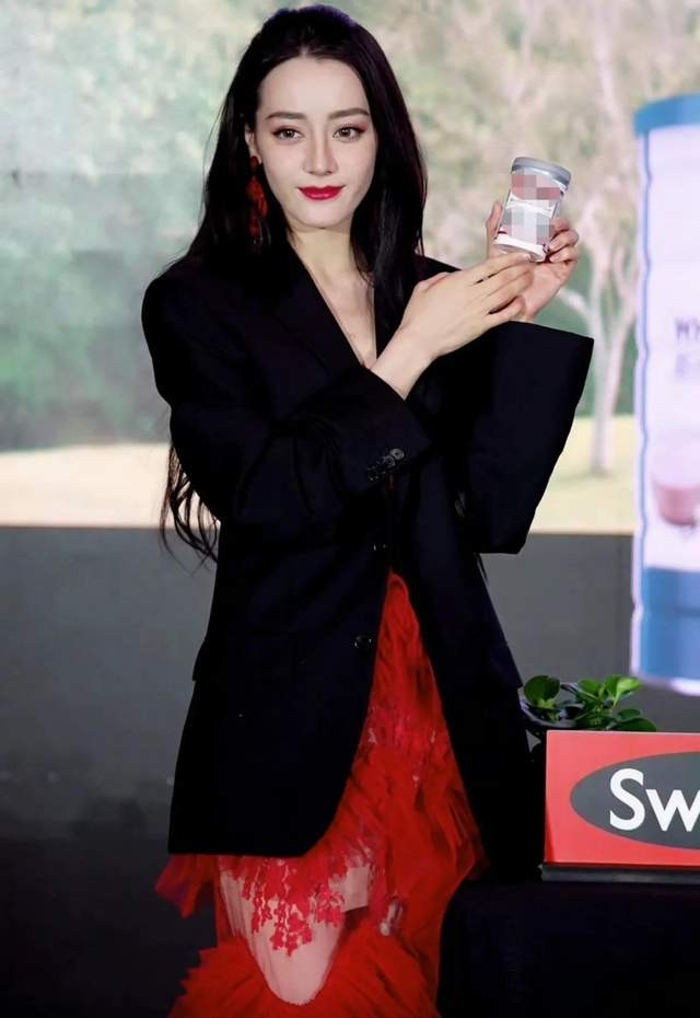 5 mỹ nhân Cbiz 'đọ' nhan sắc thật khi livestream: Triệu Lệ Dĩnh 'vượt mặt' tất cả, Nhiệt Ba 'già nua' Ảnh 24