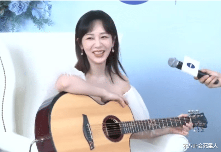 5 mỹ nhân Cbiz 'đọ' nhan sắc thật khi livestream: Triệu Lệ Dĩnh 'vượt mặt' tất cả, Nhiệt Ba 'già nua' Ảnh 14