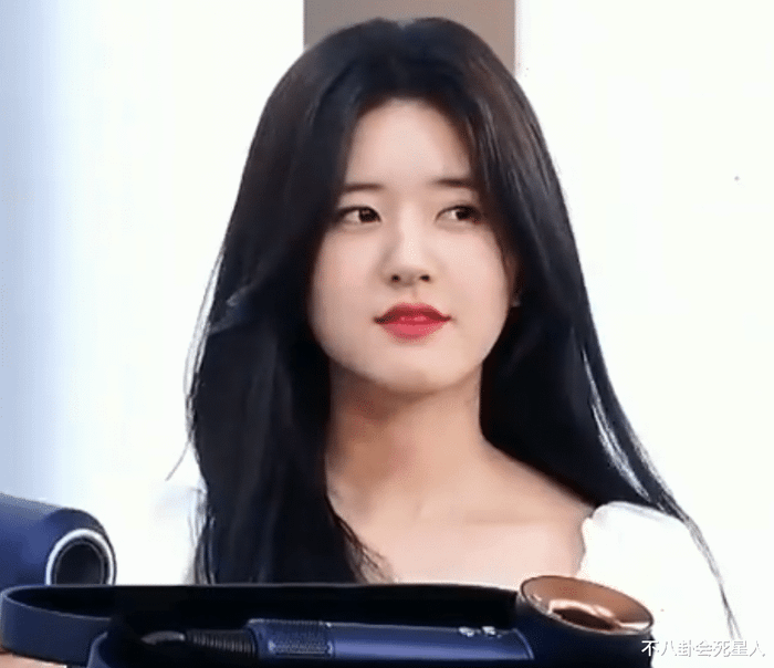 5 mỹ nhân Cbiz 'đọ' nhan sắc thật khi livestream: Triệu Lệ Dĩnh 'vượt mặt' tất cả, Nhiệt Ba 'già nua' Ảnh 28