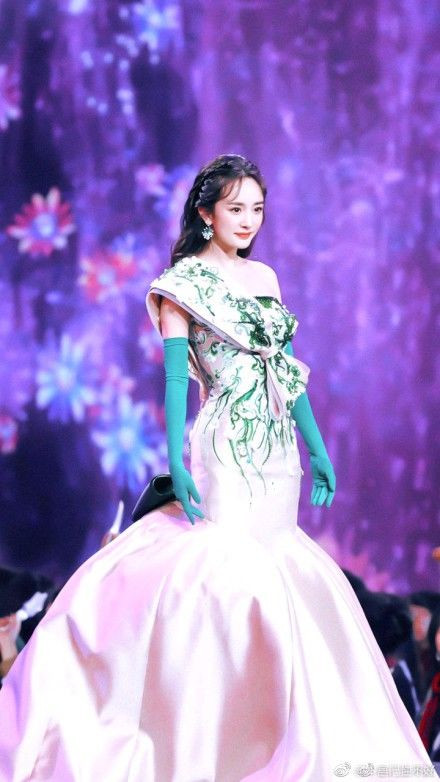 Sao Hoa ngữ diễn catwalk: Nhiệt Ba, Dương Mịch mãn nhãn thiên hạ vẫn thua 'trùm cuối' Ảnh 7