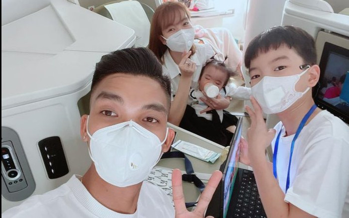 Lần đầu Mạc Văn Khoa cho con gái đi máy bay về quê nội, khán giả liền có lời nhắc nhở nam diễn viên Ảnh 2