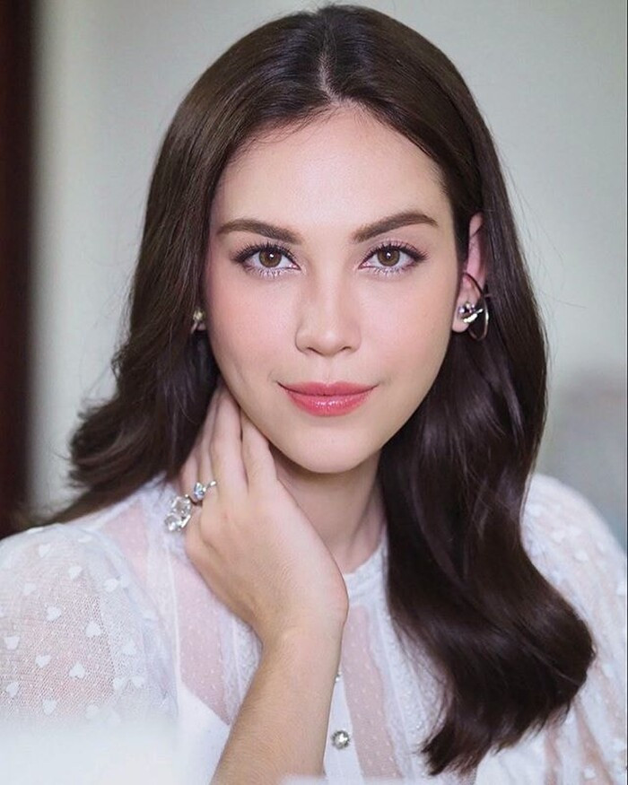 Những 'đóa hồng lai' của làng giải trí Thái Lan: Chompoo đẹp tựa 'tượng tạc', Davika - Kimmy đầy cuốn hút