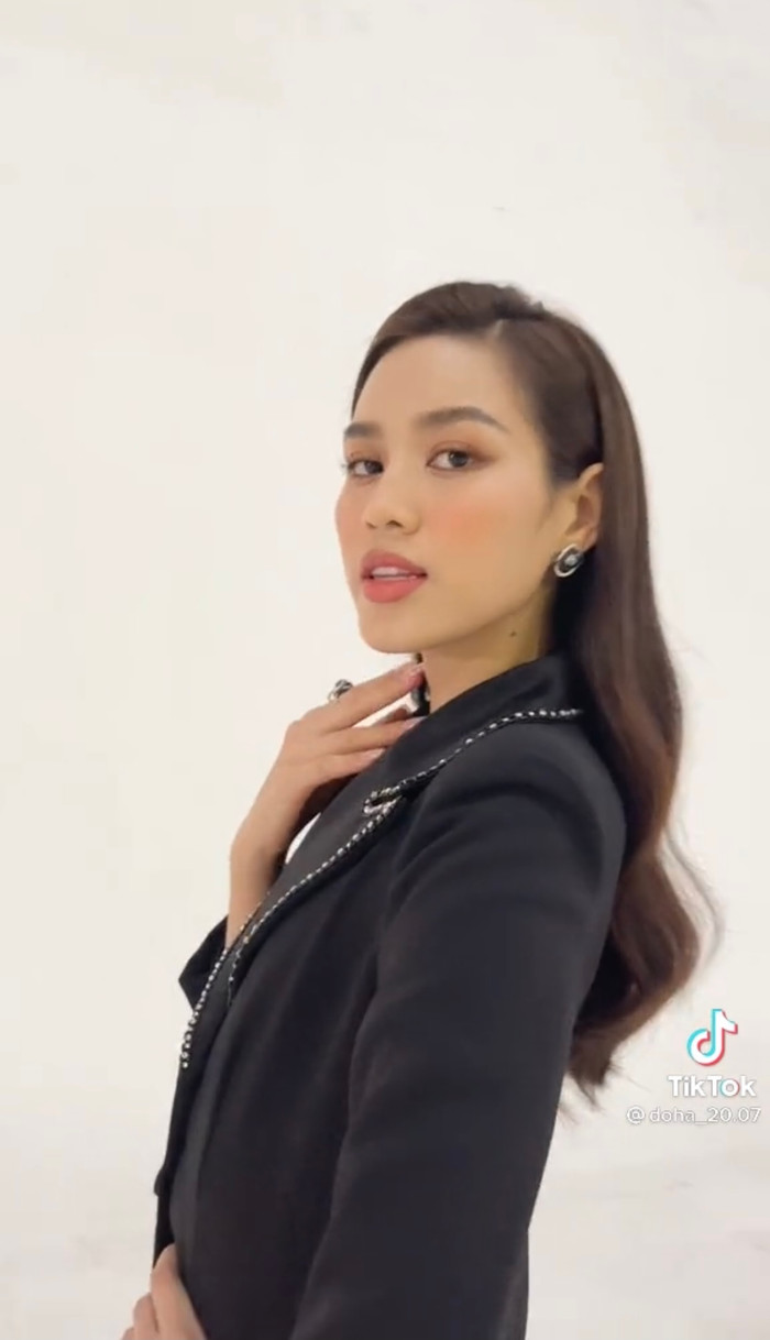 Và cô sẽ là một đóa hoa xinh đẹp, bung tỏa hết mình trên 'chiến trường' Miss World 2021.