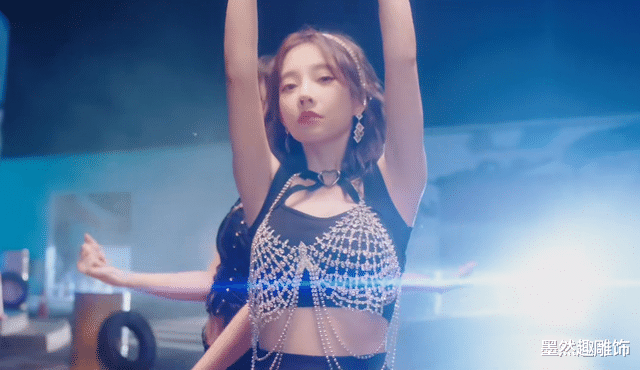 'Nữ hoàng nhạc cover' Phùng Đề Mạc thử phong cách mới, teaser đạt lượt xem ấn tượng Ảnh 7