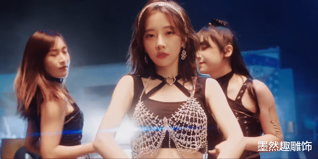 'Nữ hoàng nhạc cover' Phùng Đề Mạc thử phong cách mới, teaser đạt lượt xem ấn tượng Ảnh 12