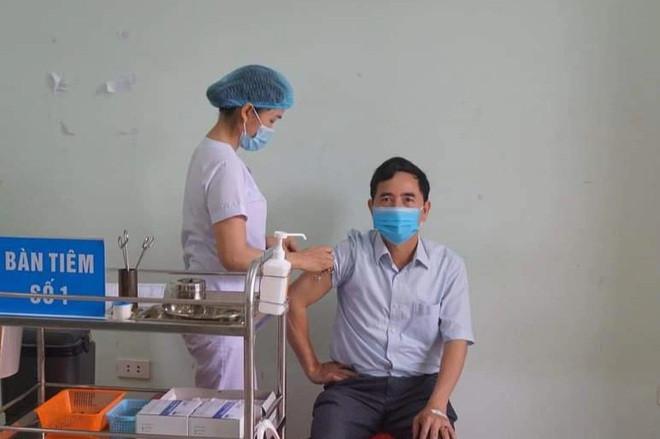 Người dân huyện Nghĩa Đàn (Nghệ An) tiêm vaccine phòng Covid-19 (Ảnh: Minh Hoàng).