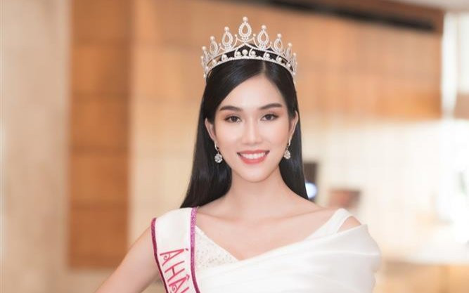 Gặp sự cố khi đang trả lời phỏng vấn, Á hậu Phương Anh xử lý cực gọn Ảnh 2