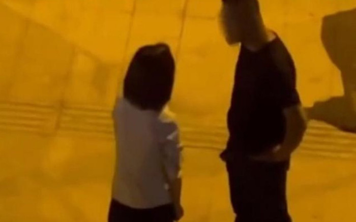 Chủ shop đến tận nơi định 'dằn mặt' khách dám bóc phốt trên mạng nhưng khi gặp lại sốc không nói lên lời Ảnh 2