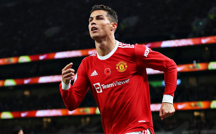Ronaldo được vinh danh trước thềm derby Manchester Ảnh 2