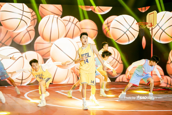 JSol mang truyện tranh Slam Dunk lên sân khấu Chung kết The Heroes Ảnh 6