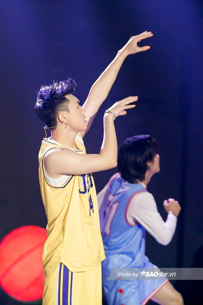 JSol mang truyện tranh Slam Dunk lên sân khấu Chung kết The Heroes Ảnh 5