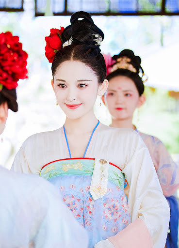 Cùng nhận được giải thưởng tại LHP Trung - Mỹ 2021, Nhiệt Ba được chúc mừng, Na Trát bị mỉa mai Ảnh 7