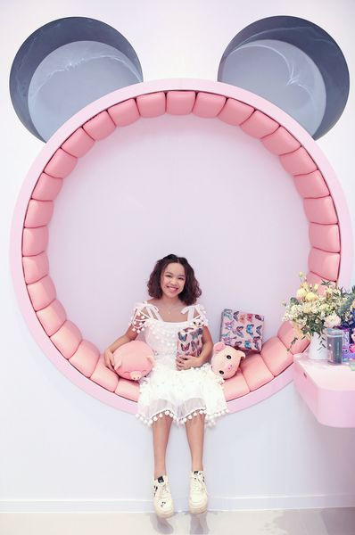 Bé Elyza xinh xắn đón tuổi 12.