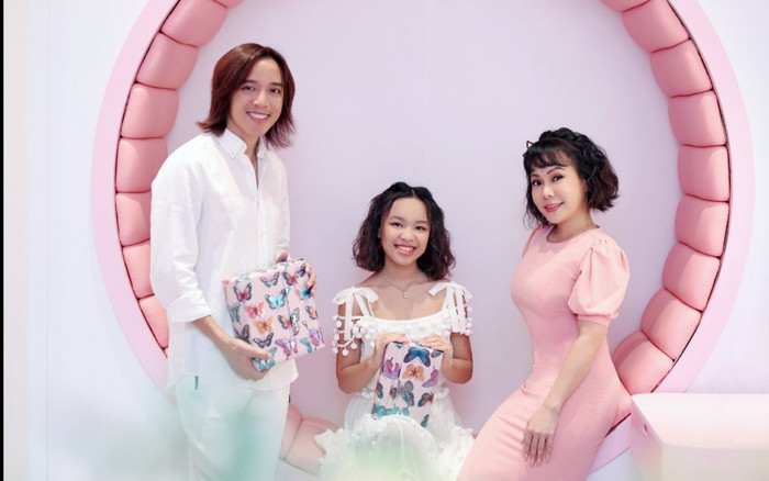 Con gái Việt Hương được nhận xét càng lớn càng giống mẹ, đón sinh nhật 12 tuổi đầu tiên tại Việt Nam Ảnh 2