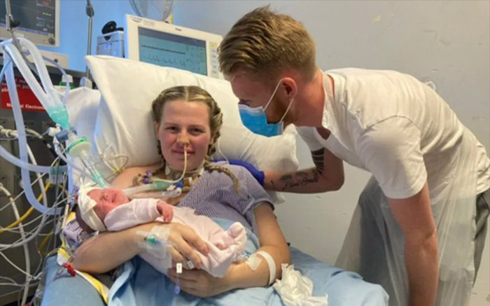 Hôn mê vì Covid-19 khi gần đến ngày sinh, bà mẹ trẻ vỡ oà khi gặp được con gái Ảnh 2