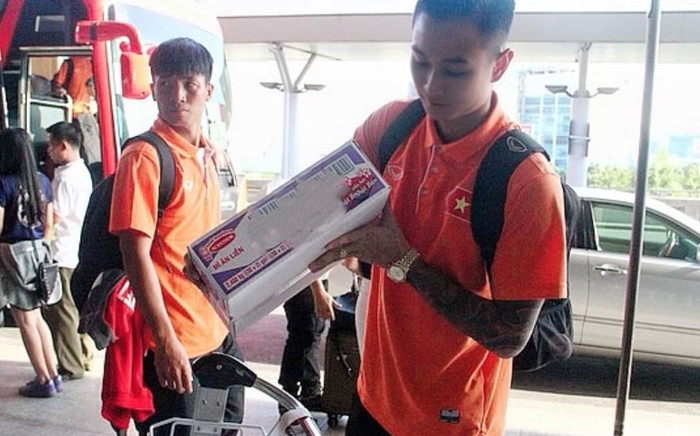 Nhật Bản mang 9 tấn hành lý đến Hà Nội và 'đặc sản' mì gói của tuyển thủ Việt Nam Ảnh 2