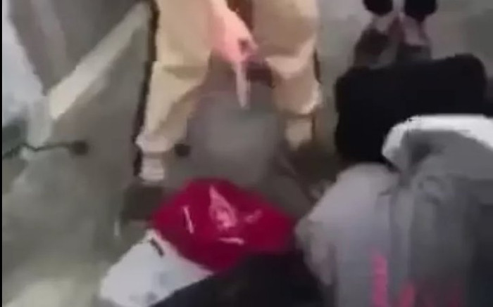 Nữ sinh Hà Tĩnh bị nhóm 4 người đưa từ cổng trường đến xóm trọ rồi đánh đập dã man Ảnh 2